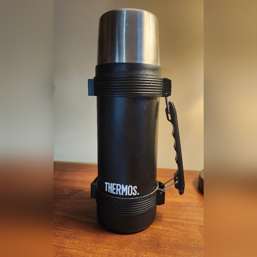 THERMOS BRAND VACUUM SEALED BOTTLE BLACK METAL STAINLESS STEEL 1 LITER